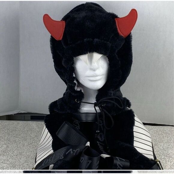 Betsey johnson vampire/devil character hoodie backpack/bag fur black - Picture 11 of 11